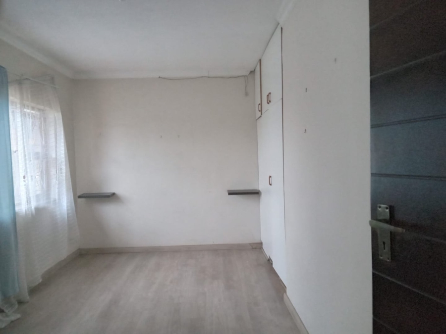 To Let Commercial Property for Rent in Eikendal Western Cape